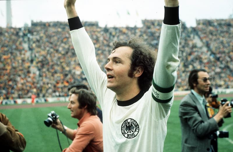 Hoài niệm về cuộc đời và sự nghiệp thi đấu của hoàng đế Franz Beckenbauer Hoài niệm về cuộc đời và sự nghiệp thi đấu của hoàng đế Franz Beckenbauer